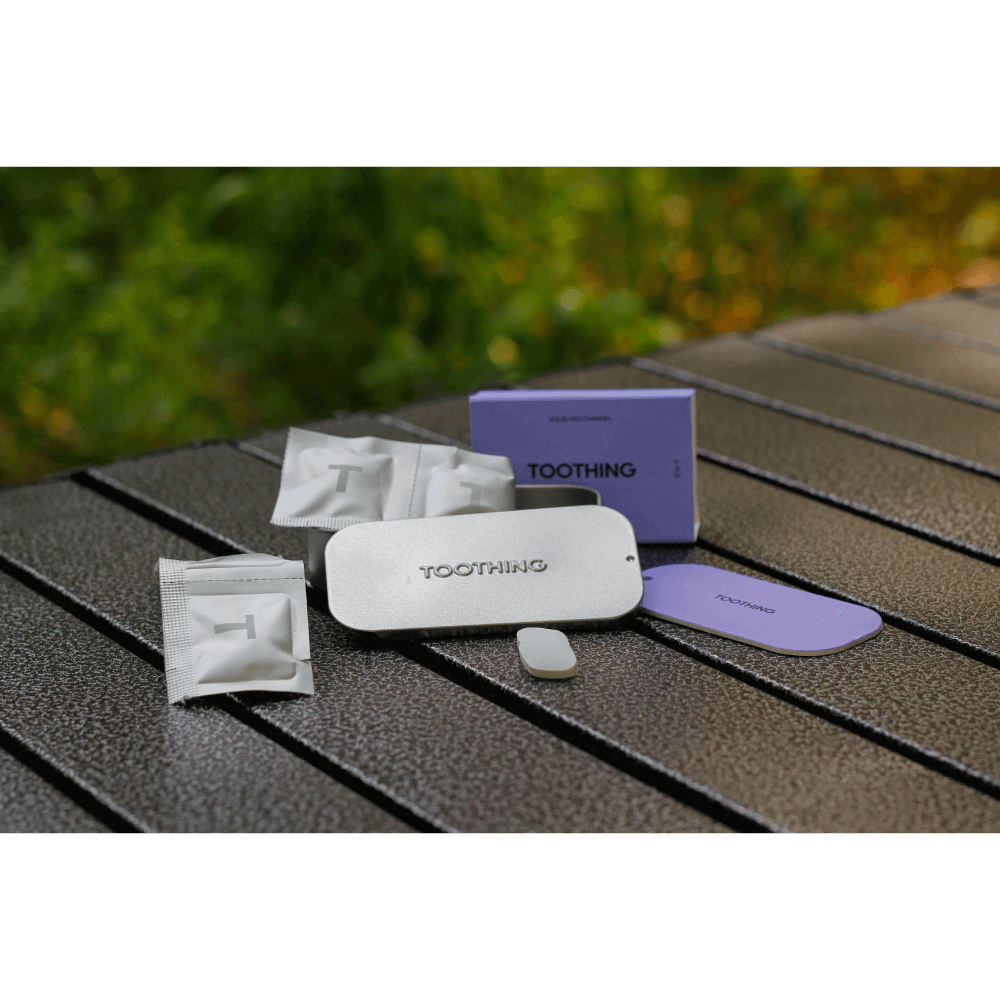 TOOTHING Traveler using Toothing mouthwash tablets in an airport